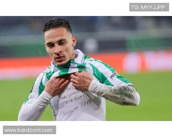 安东尼愿降薪三成逃离曼联真爱竟是西甲球队红魔球迷心碎不已